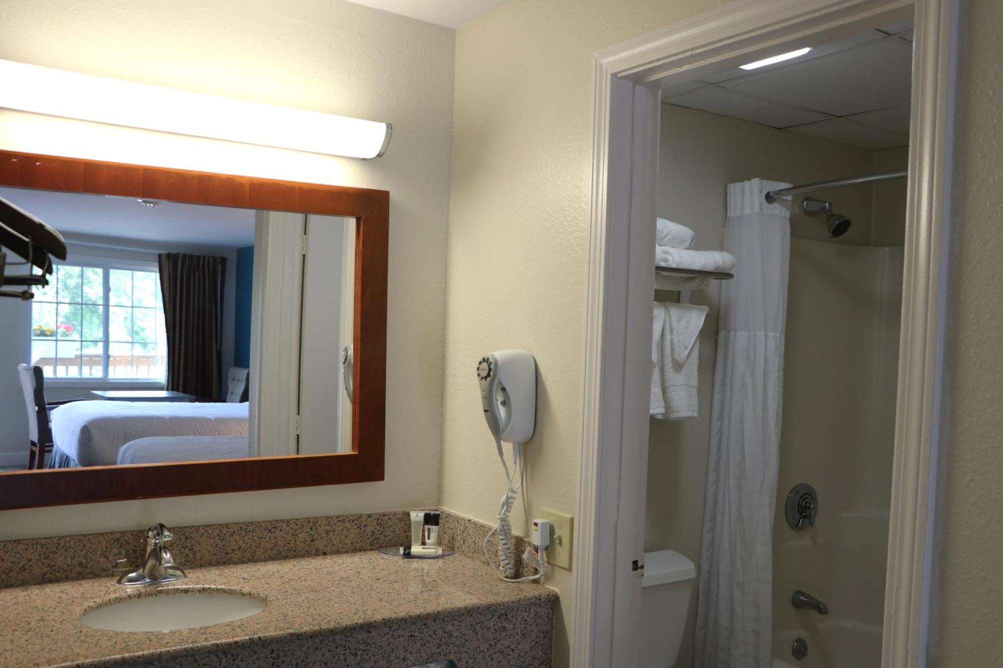 Sunbird Cape Cod Resort Уэст-Ярмут Экстерьер фото